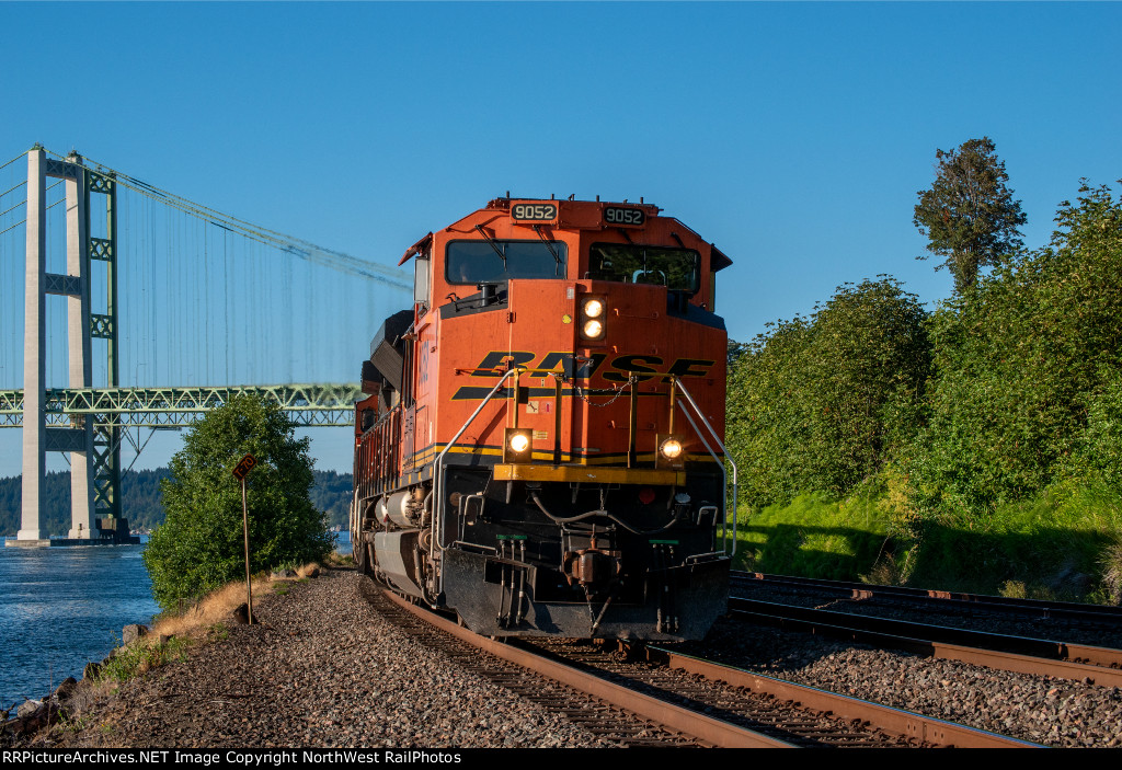 BNSF 9052